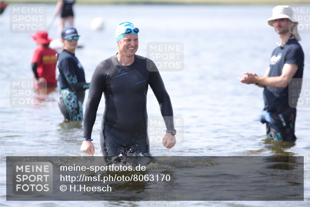 22.06.2025 - Viking Triathlon H.Heesch http://msf.ph/oto/8063170 22.06.2025 10:53:22 Schwimmen 165, 201, 241, 319 meine-sportfotos.de