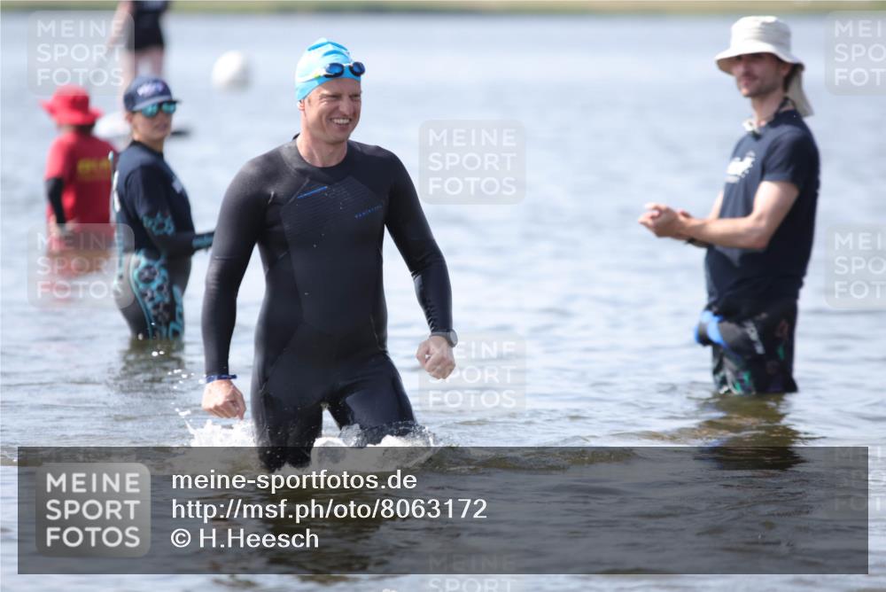 22.06.2025 - Viking Triathlon H.Heesch http://msf.ph/oto/8063172 22.06.2025 10:53:22 Schwimmen 165, 201, 241, 319 meine-sportfotos.de