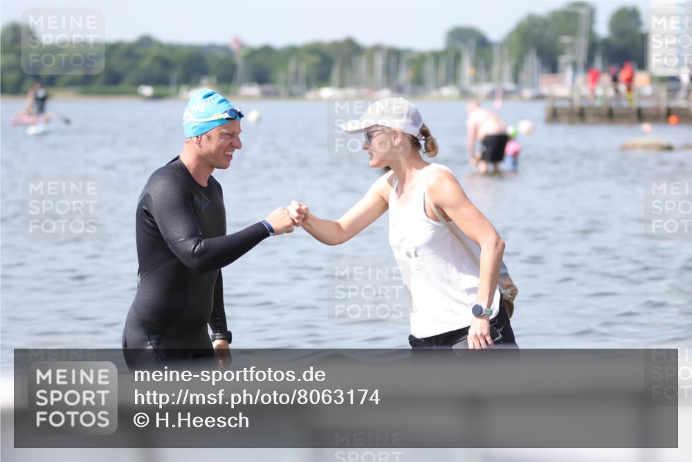 22.06.2025 - Viking Triathlon H.Heesch http://msf.ph/oto/8063174 22.06.2025 10:53:32 Schwimmen 201, 241 meine-sportfotos.de