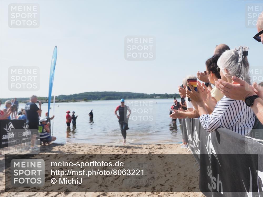 22.06.2025 - Viking Triathlon MichiJ http://msf.ph/oto/8063221 22.06.2025 10:22:51 Schwimmen 100 meine-sportfotos.de