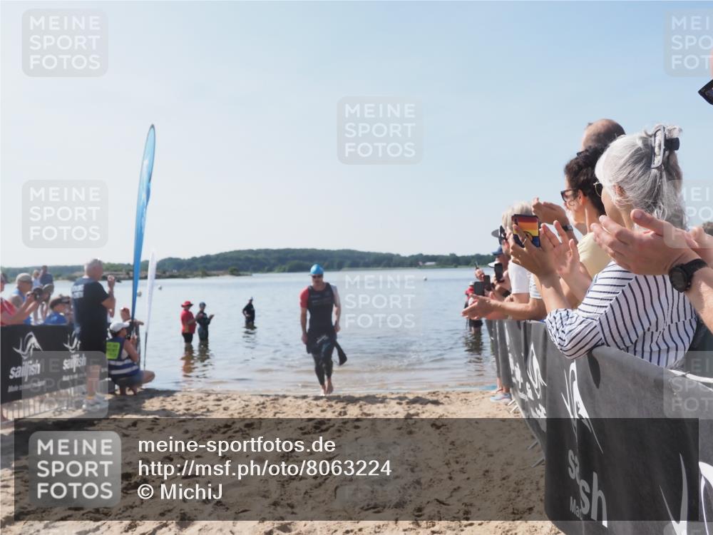 22.06.2025 - Viking Triathlon MichiJ http://msf.ph/oto/8063224 22.06.2025 10:22:52 Schwimmen 100 meine-sportfotos.de