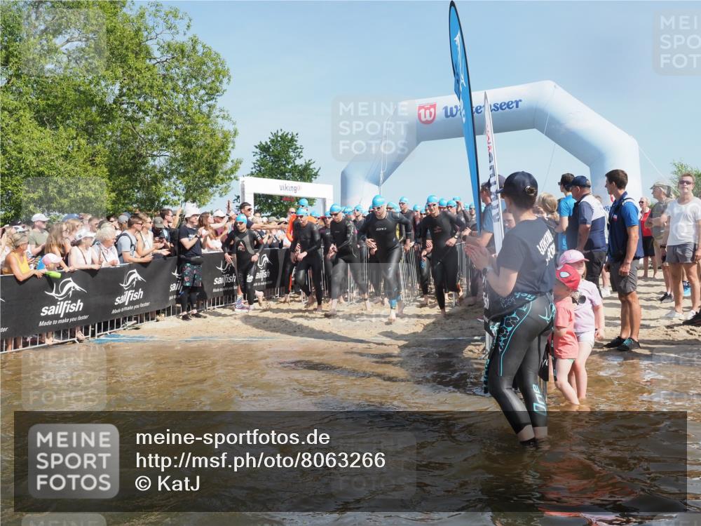 22.06.2025 - Viking Triathlon KatJ http://msf.ph/oto/8063266 22.06.2025 10:02:17 Schwimmen 21, 75, 107, 139, 149, 207, 247, 255, 309, 331, 382, 387, 464, 469, 522 meine-sportfotos.de
