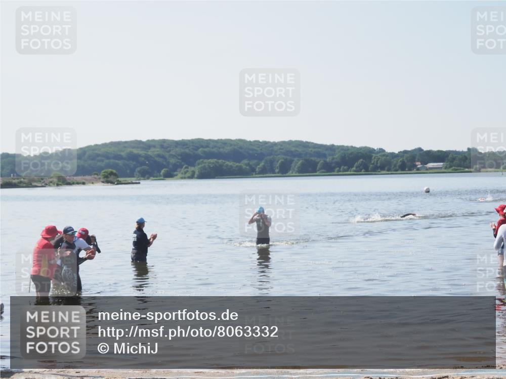 22.06.2025 - Viking Triathlon MichiJ http://msf.ph/oto/8063332 22.06.2025 10:24:42 Schwimmen 329 meine-sportfotos.de