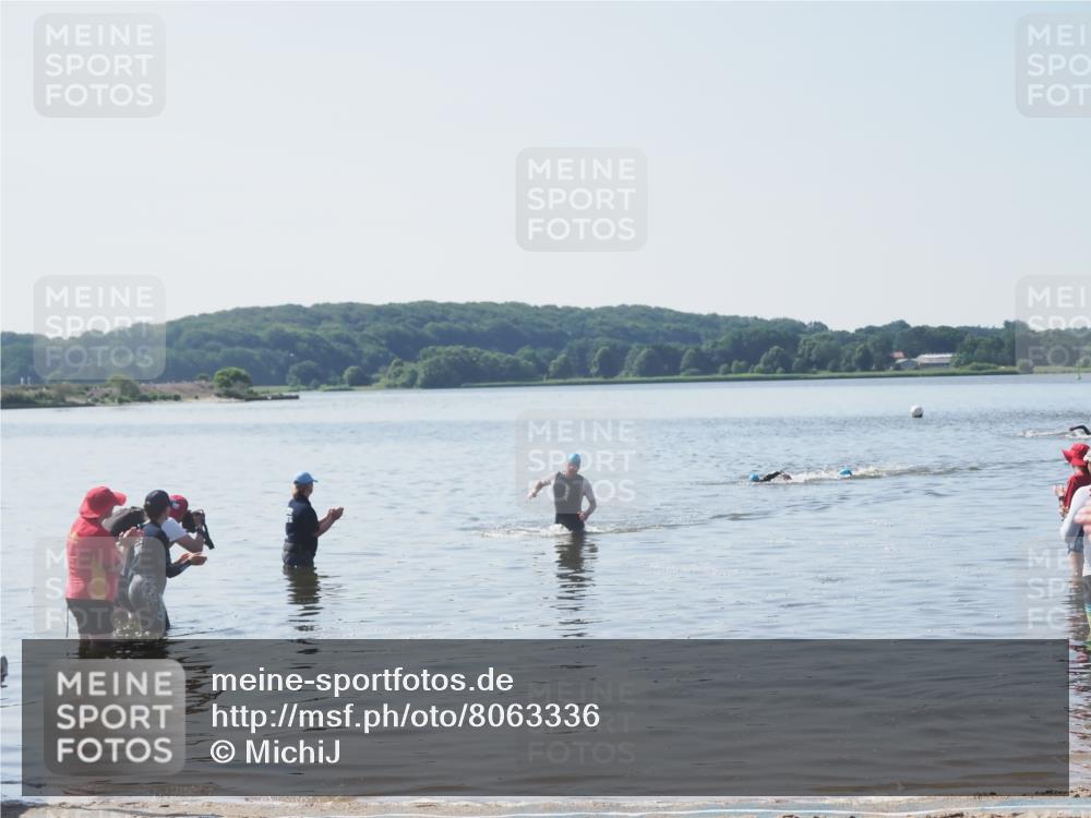 22.06.2025 - Viking Triathlon MichiJ http://msf.ph/oto/8063336 22.06.2025 10:24:43 Schwimmen 329 meine-sportfotos.de