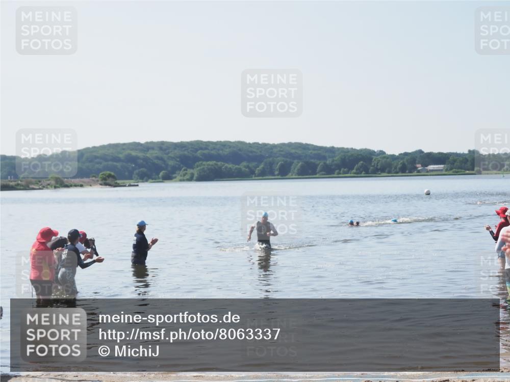 22.06.2025 - Viking Triathlon MichiJ http://msf.ph/oto/8063337 22.06.2025 10:24:43 Schwimmen 329 meine-sportfotos.de