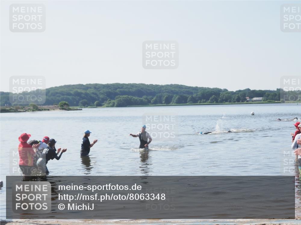 22.06.2025 - Viking Triathlon MichiJ http://msf.ph/oto/8063348 22.06.2025 10:24:44 Schwimmen 329 meine-sportfotos.de