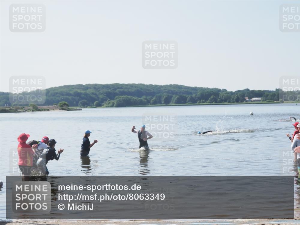 22.06.2025 - Viking Triathlon MichiJ http://msf.ph/oto/8063349 22.06.2025 10:24:44 Schwimmen 329 meine-sportfotos.de