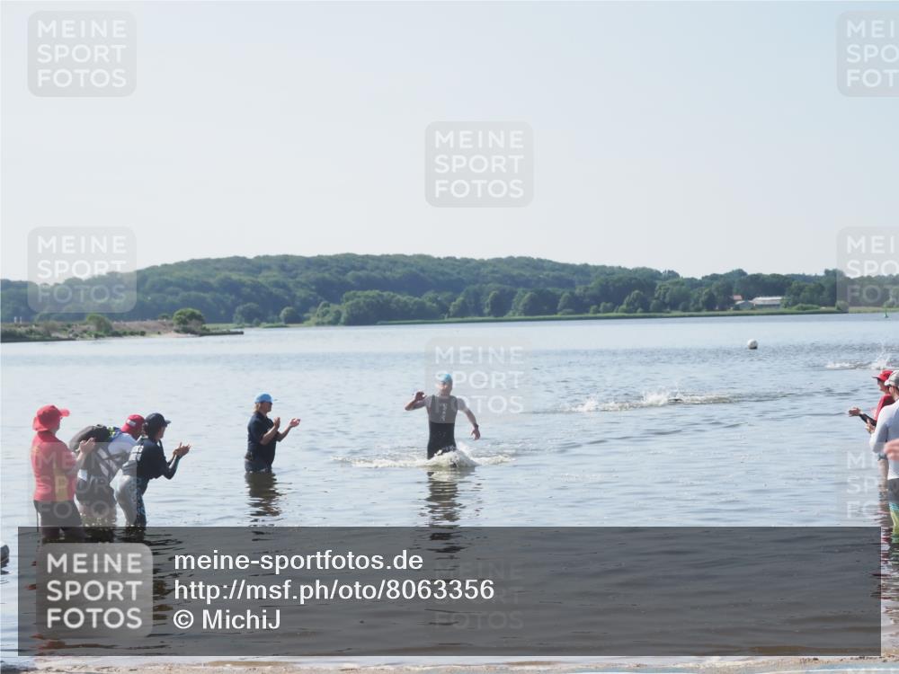 22.06.2025 - Viking Triathlon MichiJ http://msf.ph/oto/8063356 22.06.2025 10:24:45 Schwimmen 329 meine-sportfotos.de