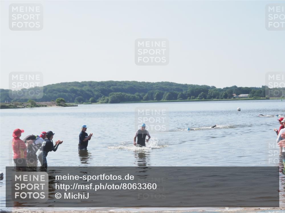 22.06.2025 - Viking Triathlon MichiJ http://msf.ph/oto/8063360 22.06.2025 10:24:46 Schwimmen 329 meine-sportfotos.de