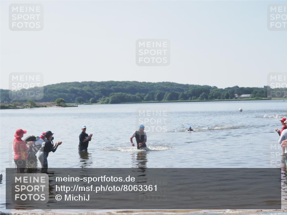 22.06.2025 - Viking Triathlon MichiJ http://msf.ph/oto/8063361 22.06.2025 10:24:46 Schwimmen 329 meine-sportfotos.de