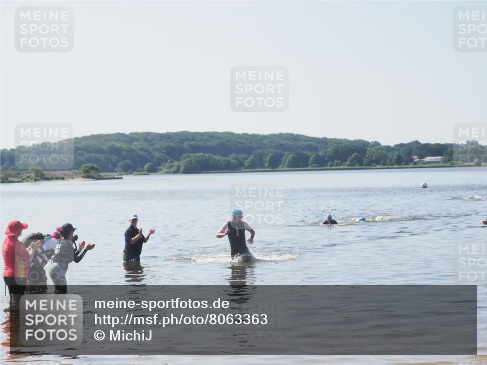 22.06.2025 - Viking Triathlon MichiJ http://msf.ph/oto/8063363 22.06.2025 10:24:46 Schwimmen 329 meine-sportfotos.de