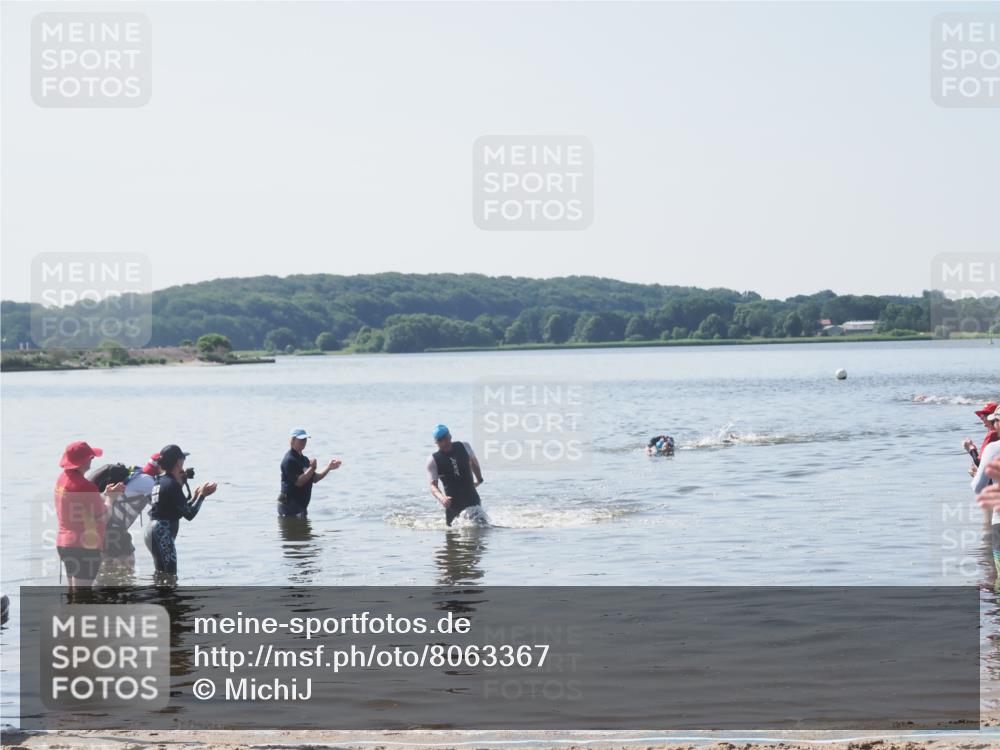 22.06.2025 - Viking Triathlon MichiJ http://msf.ph/oto/8063367 22.06.2025 10:24:47 Schwimmen 329 meine-sportfotos.de