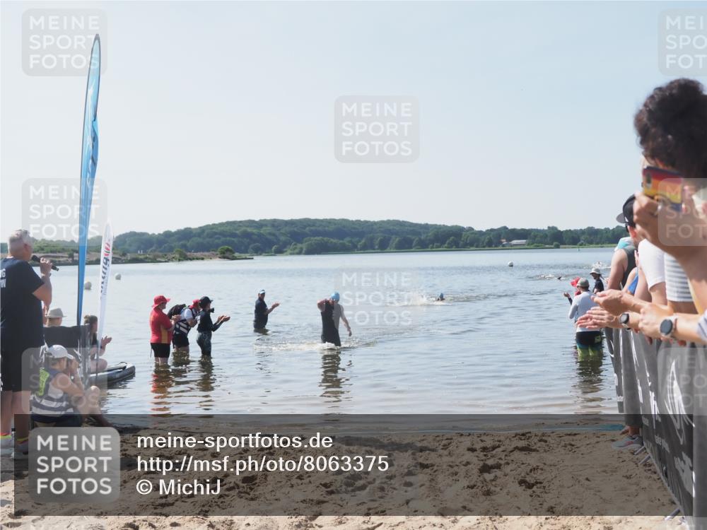 22.06.2025 - Viking Triathlon MichiJ http://msf.ph/oto/8063375 22.06.2025 10:24:50 Schwimmen 4, 329, 521 meine-sportfotos.de
