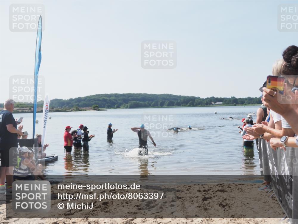 22.06.2025 - Viking Triathlon MichiJ http://msf.ph/oto/8063397 22.06.2025 10:24:52 Schwimmen 4, 329, 521 meine-sportfotos.de