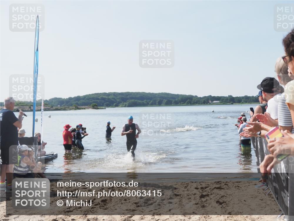 22.06.2025 - Viking Triathlon MichiJ http://msf.ph/oto/8063415 22.06.2025 10:24:53 Schwimmen 4, 329, 521 meine-sportfotos.de