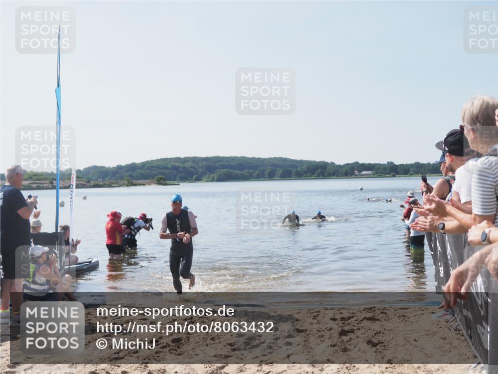 22.06.2025 - Viking Triathlon MichiJ http://msf.ph/oto/8063432 22.06.2025 10:24:55 Schwimmen 4, 329, 521 meine-sportfotos.de