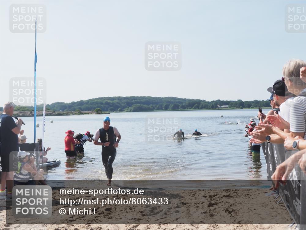 22.06.2025 - Viking Triathlon MichiJ http://msf.ph/oto/8063433 22.06.2025 10:24:55 Schwimmen 4, 329, 521 meine-sportfotos.de
