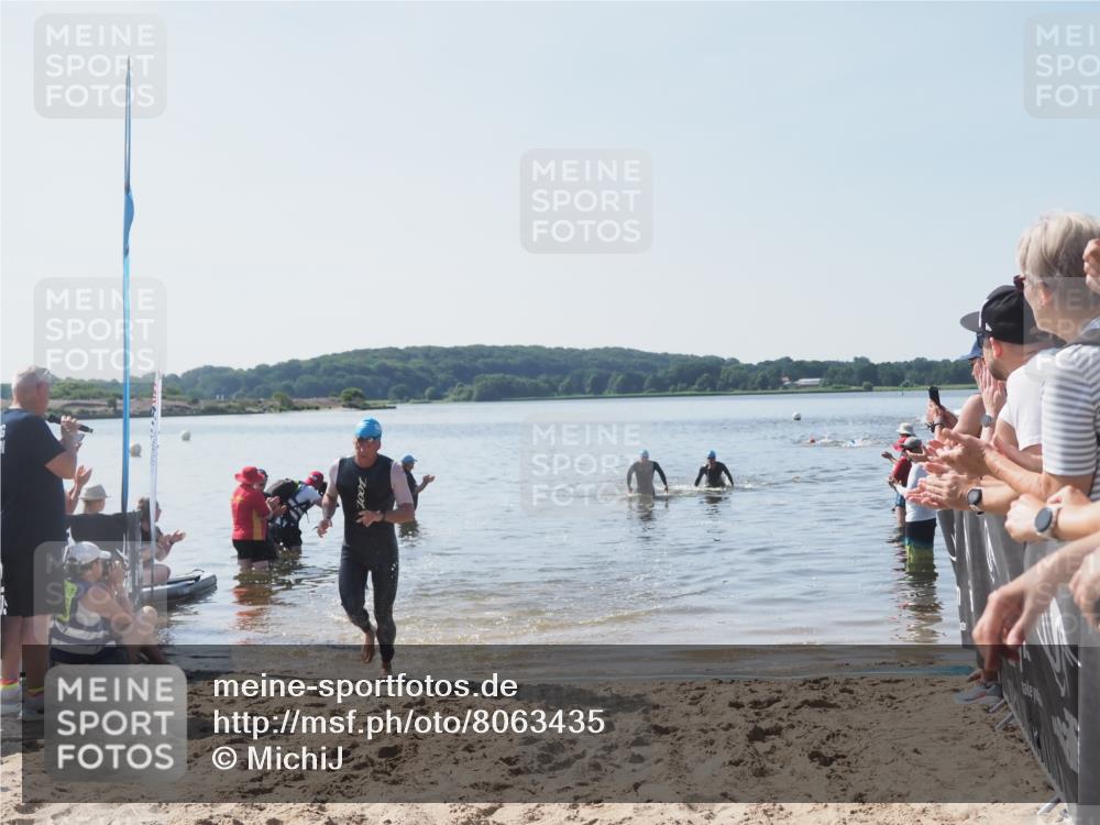 22.06.2025 - Viking Triathlon MichiJ http://msf.ph/oto/8063435 22.06.2025 10:24:55 Schwimmen 4, 329, 521 meine-sportfotos.de