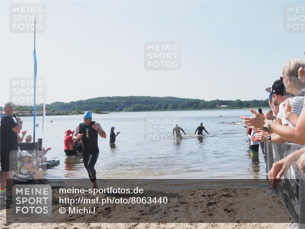 22.06.2025 - Viking Triathlon MichiJ http://msf.ph/oto/8063440 22.06.2025 10:24:55 Schwimmen 4, 329, 521 meine-sportfotos.de