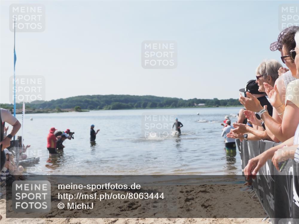 22.06.2025 - Viking Triathlon MichiJ http://msf.ph/oto/8063444 22.06.2025 10:24:57 Schwimmen 4, 329, 521 meine-sportfotos.de