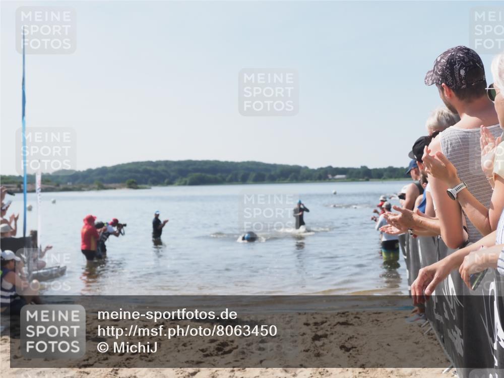 22.06.2025 - Viking Triathlon MichiJ http://msf.ph/oto/8063450 22.06.2025 10:24:58 Schwimmen 4, 329, 521 meine-sportfotos.de