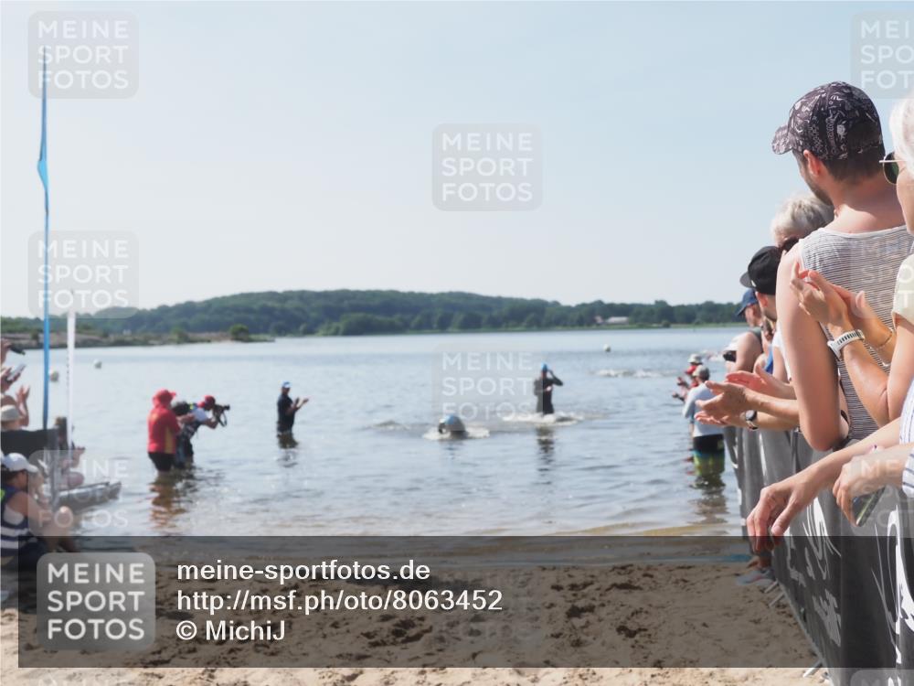 22.06.2025 - Viking Triathlon MichiJ http://msf.ph/oto/8063452 22.06.2025 10:24:58 Schwimmen 4, 329, 521 meine-sportfotos.de