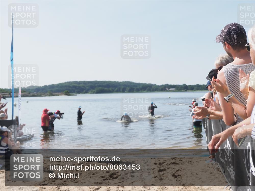 22.06.2025 - Viking Triathlon MichiJ http://msf.ph/oto/8063453 22.06.2025 10:24:58 Schwimmen 4, 329, 521 meine-sportfotos.de