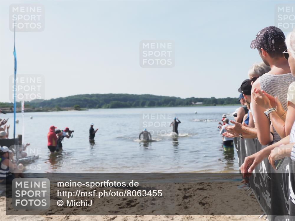 22.06.2025 - Viking Triathlon MichiJ http://msf.ph/oto/8063455 22.06.2025 10:24:58 Schwimmen 4, 329, 521 meine-sportfotos.de