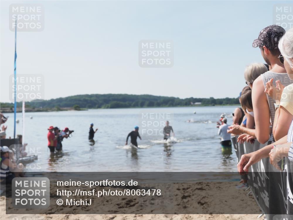 22.06.2025 - Viking Triathlon MichiJ http://msf.ph/oto/8063478 22.06.2025 10:25:02 Schwimmen 4, 521 meine-sportfotos.de