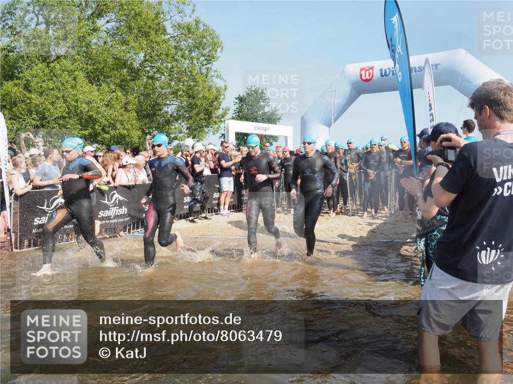 22.06.2025 - Viking Triathlon KatJ http://msf.ph/oto/8063479 22.06.2025 10:02:44 Schwimmen 98, 114, 161, 264, 323, 366, 427, 429, 430, 486, 552 meine-sportfotos.de