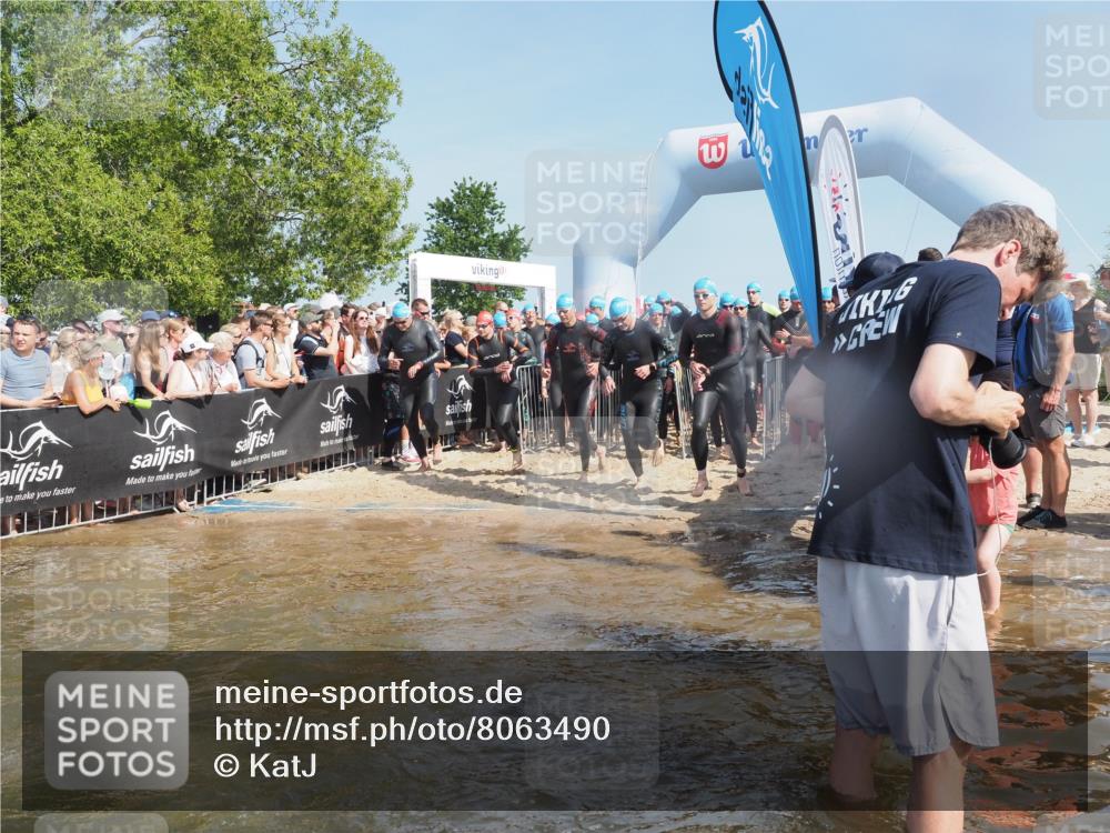 22.06.2025 - Viking Triathlon KatJ http://msf.ph/oto/8063490 22.06.2025 10:02:48 Schwimmen 40, 98, 161, 164, 264, 323, 340, 366, 427, 429, 430, 486, 548, 552, 608 meine-sportfotos.de