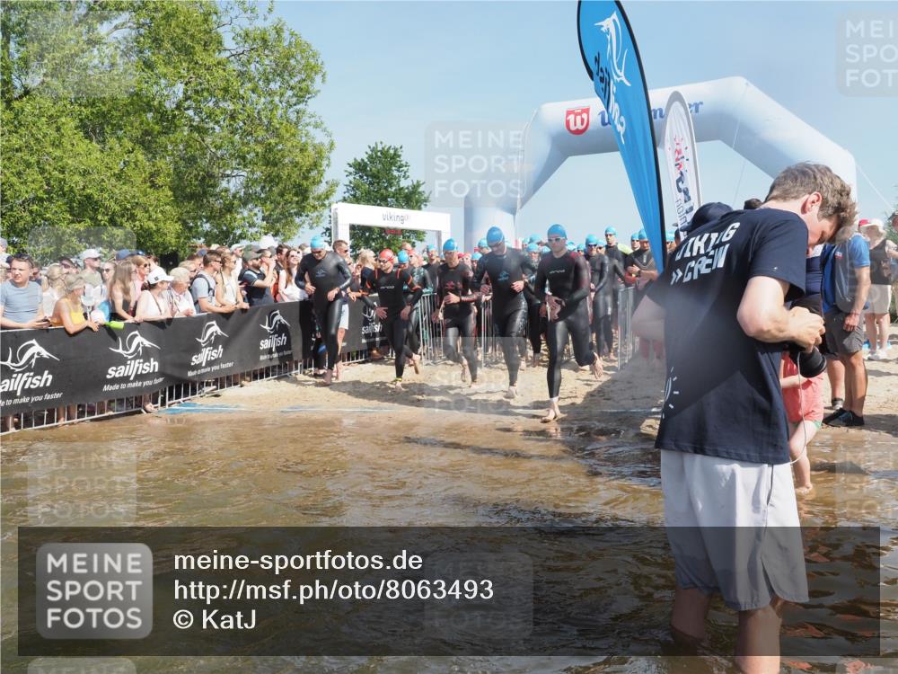 22.06.2025 - Viking Triathlon KatJ http://msf.ph/oto/8063493 22.06.2025 10:02:48 Schwimmen 40, 98, 161, 164, 264, 323, 340, 366, 427, 429, 430, 486, 548, 552, 608 meine-sportfotos.de