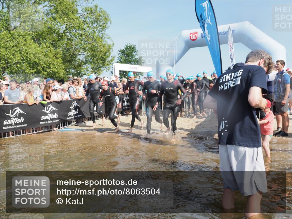 22.06.2025 - Viking Triathlon KatJ http://msf.ph/oto/8063504 22.06.2025 10:02:48 Schwimmen 40, 98, 161, 164, 264, 323, 340, 366, 427, 429, 430, 486, 548, 552, 608 meine-sportfotos.de