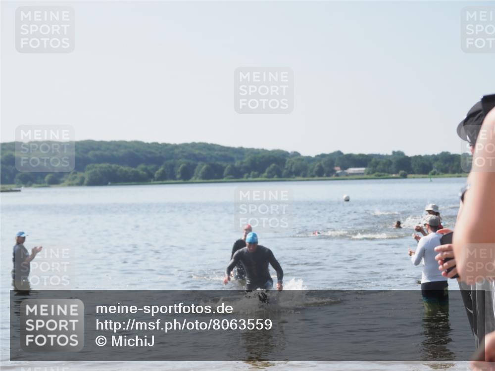 22.06.2025 - Viking Triathlon MichiJ http://msf.ph/oto/8063559 22.06.2025 10:25:25 Schwimmen 122, 641 meine-sportfotos.de