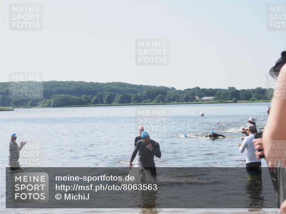 22.06.2025 - Viking Triathlon MichiJ http://msf.ph/oto/8063563 22.06.2025 10:25:25 Schwimmen 122, 641 meine-sportfotos.de