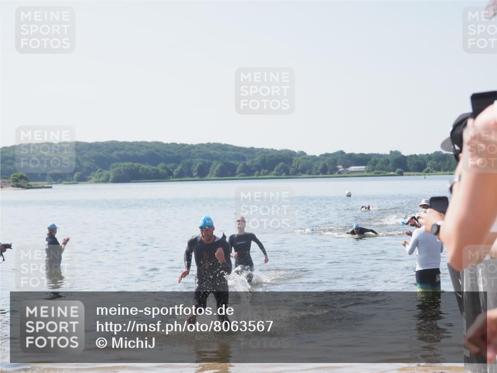 22.06.2025 - Viking Triathlon MichiJ http://msf.ph/oto/8063567 22.06.2025 10:25:27 Schwimmen 2, 122, 641 meine-sportfotos.de