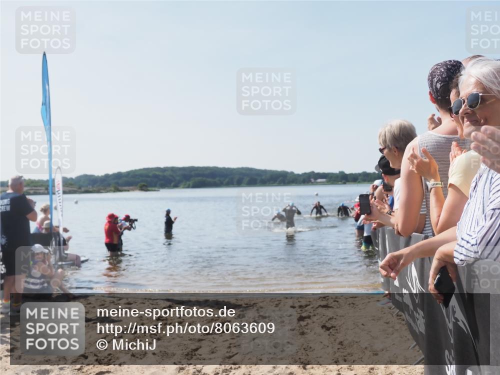 22.06.2025 - Viking Triathlon MichiJ http://msf.ph/oto/8063609 22.06.2025 10:25:35 Schwimmen 2, 420, 485, 544, 641 meine-sportfotos.de