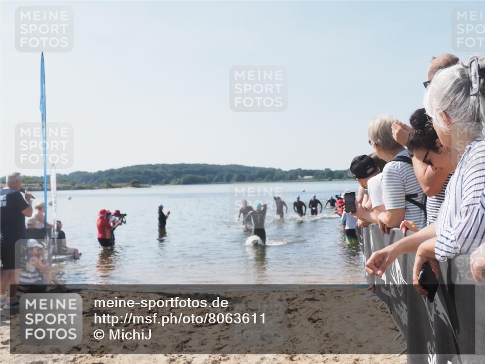 22.06.2025 - Viking Triathlon MichiJ http://msf.ph/oto/8063611 22.06.2025 10:25:40 Schwimmen 2, 10, 420, 455, 485, 544, 557 meine-sportfotos.de
