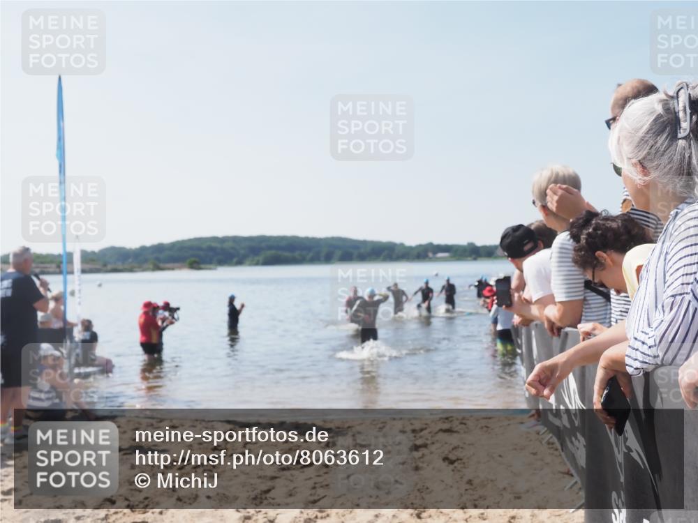 22.06.2025 - Viking Triathlon MichiJ http://msf.ph/oto/8063612 22.06.2025 10:25:41 Schwimmen 2, 10, 420, 455, 485, 544, 557 meine-sportfotos.de