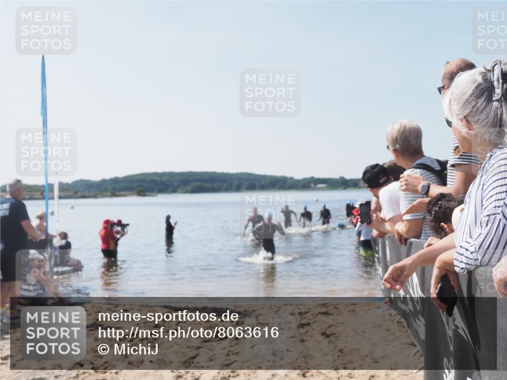 22.06.2025 - Viking Triathlon MichiJ http://msf.ph/oto/8063616 22.06.2025 10:25:41 Schwimmen 2, 10, 420, 455, 485, 544, 557 meine-sportfotos.de