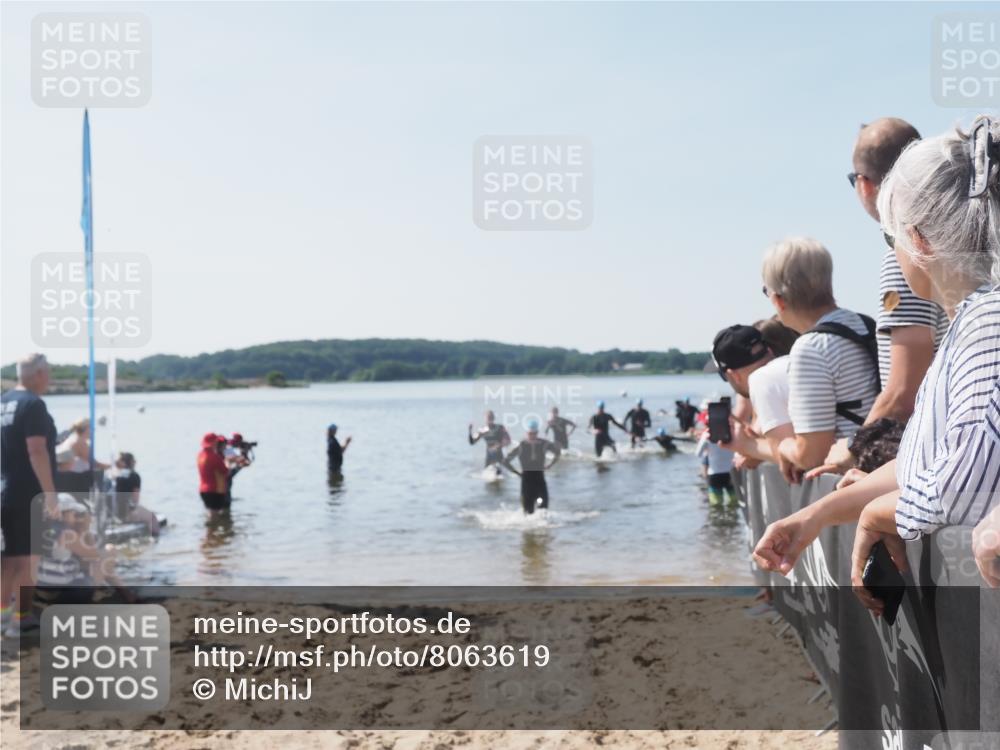22.06.2025 - Viking Triathlon MichiJ http://msf.ph/oto/8063619 22.06.2025 10:25:42 Schwimmen 2, 10, 420, 455, 485, 544, 557 meine-sportfotos.de