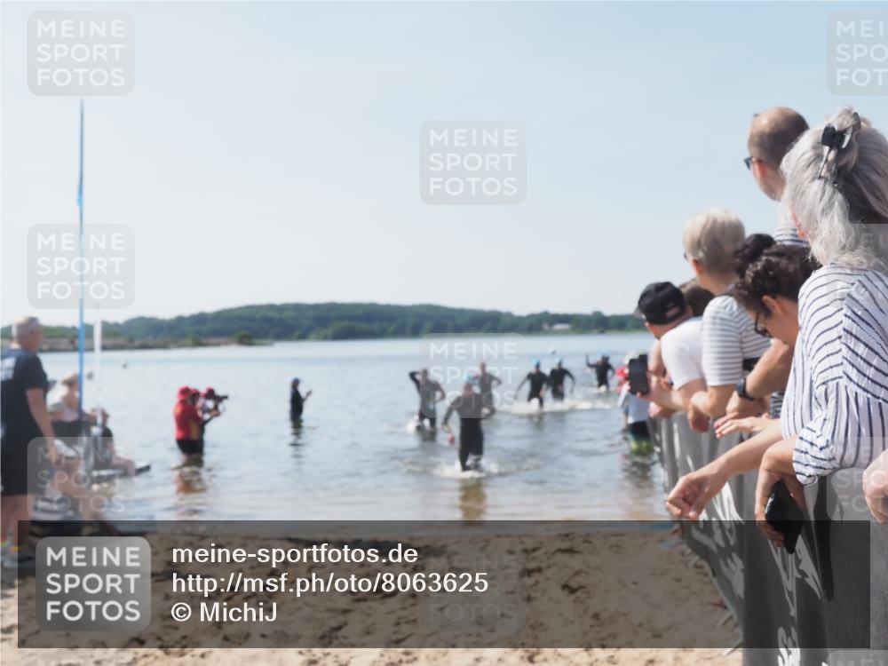 22.06.2025 - Viking Triathlon MichiJ http://msf.ph/oto/8063625 22.06.2025 10:25:42 Schwimmen 2, 10, 420, 455, 485, 544, 557 meine-sportfotos.de