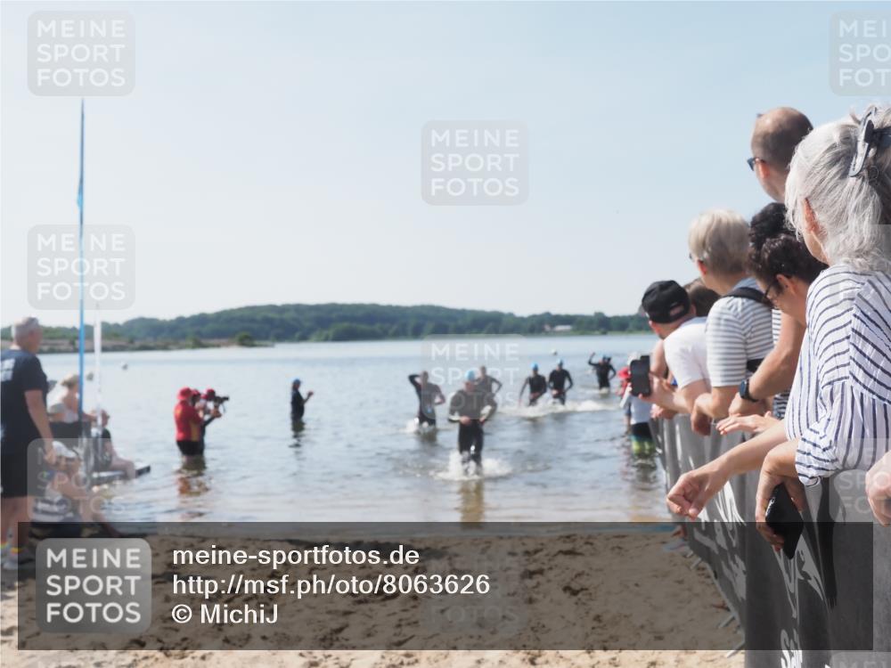 22.06.2025 - Viking Triathlon MichiJ http://msf.ph/oto/8063626 22.06.2025 10:25:43 Schwimmen 2, 10, 420, 455, 485, 544, 557 meine-sportfotos.de