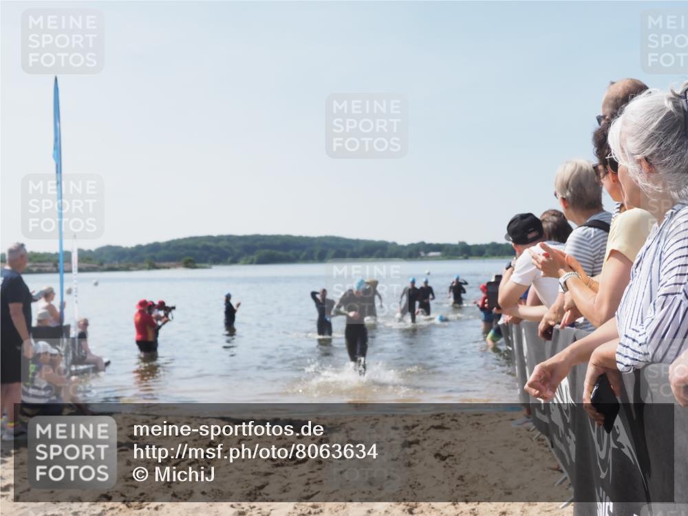 22.06.2025 - Viking Triathlon MichiJ http://msf.ph/oto/8063634 22.06.2025 10:25:44 Schwimmen 2, 10, 420, 455, 485, 544, 557 meine-sportfotos.de