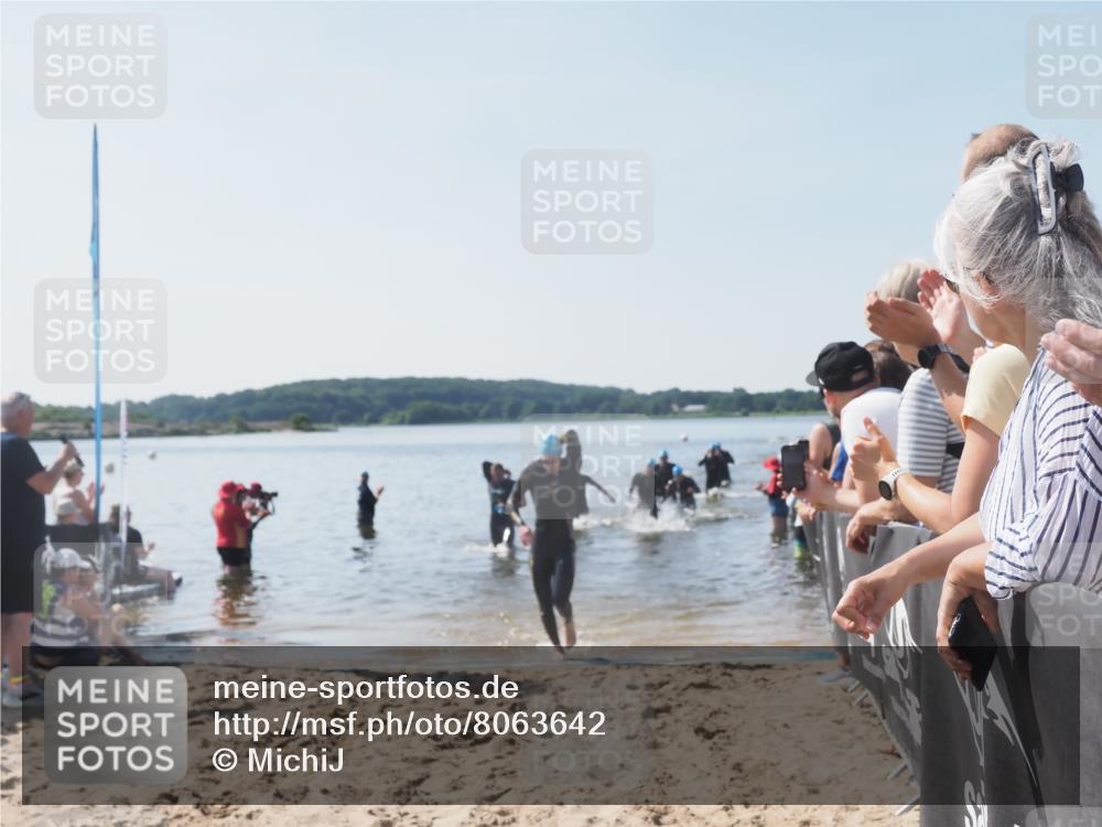 22.06.2025 - Viking Triathlon MichiJ http://msf.ph/oto/8063642 22.06.2025 10:25:45 Schwimmen 2, 10, 420, 455, 485, 544, 557 meine-sportfotos.de