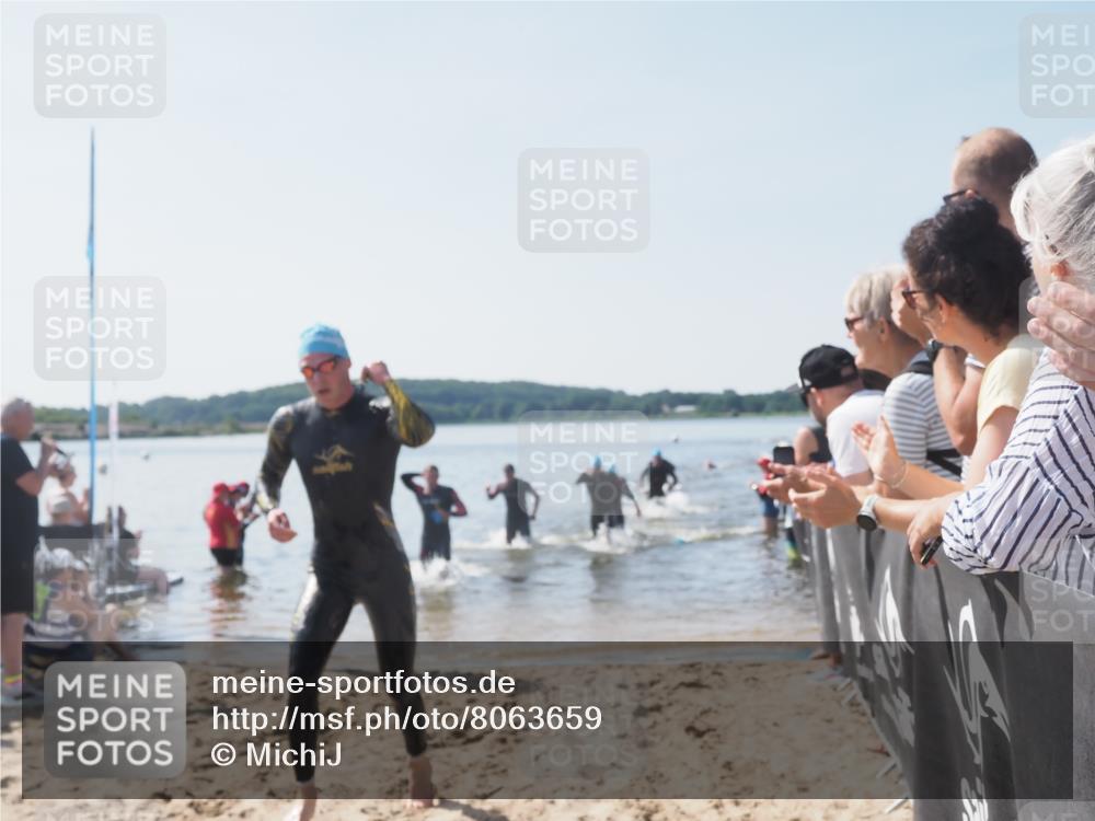 22.06.2025 - Viking Triathlon MichiJ http://msf.ph/oto/8063659 22.06.2025 10:25:47 Schwimmen 2, 10, 49, 420, 455, 485, 544, 557 meine-sportfotos.de