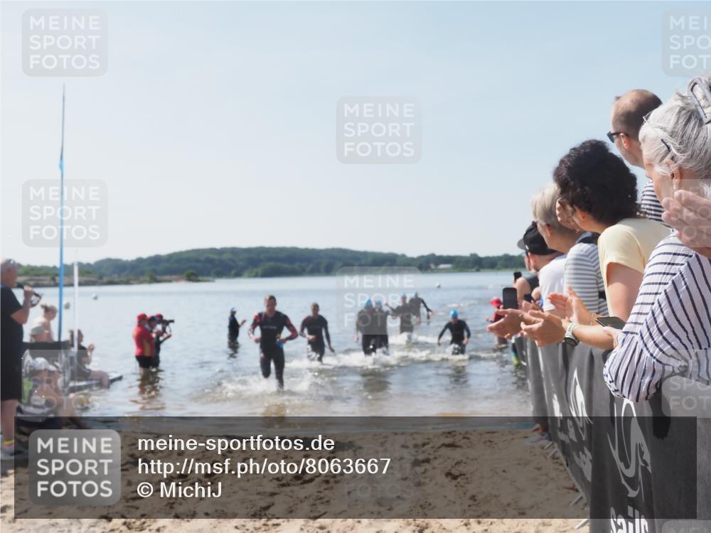 22.06.2025 - Viking Triathlon MichiJ http://msf.ph/oto/8063667 22.06.2025 10:25:49 Schwimmen 10, 49, 420, 455, 485, 544, 557, 642 meine-sportfotos.de
