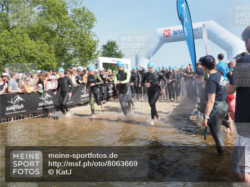 22.06.2025 - Viking Triathlon KatJ http://msf.ph/oto/8063669 22.06.2025 10:03:08 Schwimmen 101, 177, 187, 204, 208, 233, 334, 349, 398, 478, 505, 524, 602, 632 meine-sportfotos.de