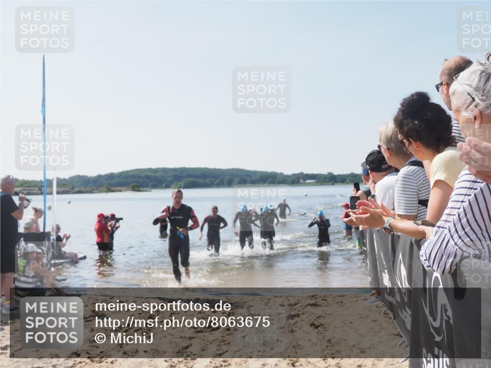 22.06.2025 - Viking Triathlon MichiJ http://msf.ph/oto/8063675 22.06.2025 10:25:50 Schwimmen 10, 49, 420, 455, 485, 544, 557, 642 meine-sportfotos.de
