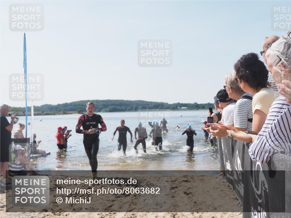 22.06.2025 - Viking Triathlon MichiJ http://msf.ph/oto/8063682 22.06.2025 10:25:51 Schwimmen 10, 49, 420, 455, 485, 544, 557, 642 meine-sportfotos.de